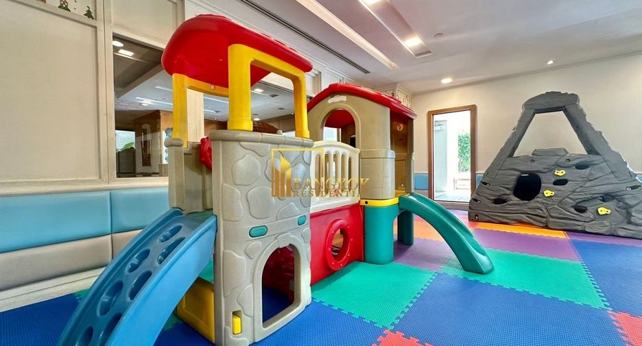 For rent 4 bedrooms serviced apartment in Watthana, Bangkok