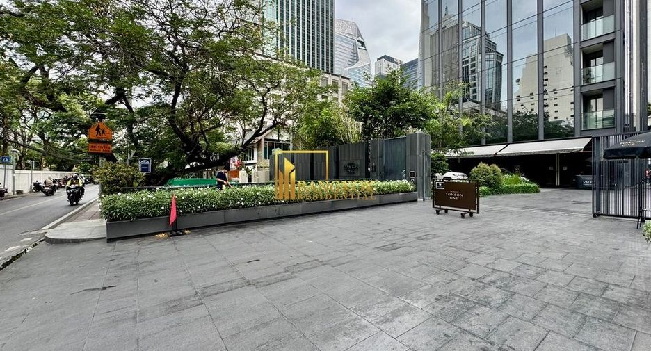 For rent 2 bedrooms condo in Pathum Wan, Bangkok