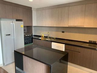 À louer 4 chambres appartement avec services à Khlong Toei, Bangkok