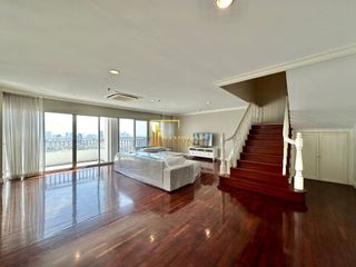 For rent 4 bedrooms condo in Sathon, Bangkok
