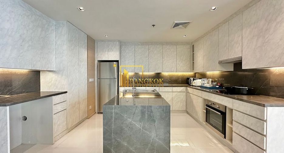 For rent 3 bedrooms serviced apartment in Watthana, Bangkok