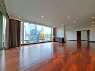 For rent 3 bedrooms condo in Pathum Wan, Bangkok