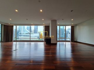 For rent 3 bedrooms condo in Pathum Wan, Bangkok