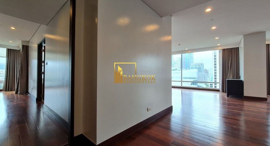 For rent 3 bedrooms condo in Pathum Wan, Bangkok