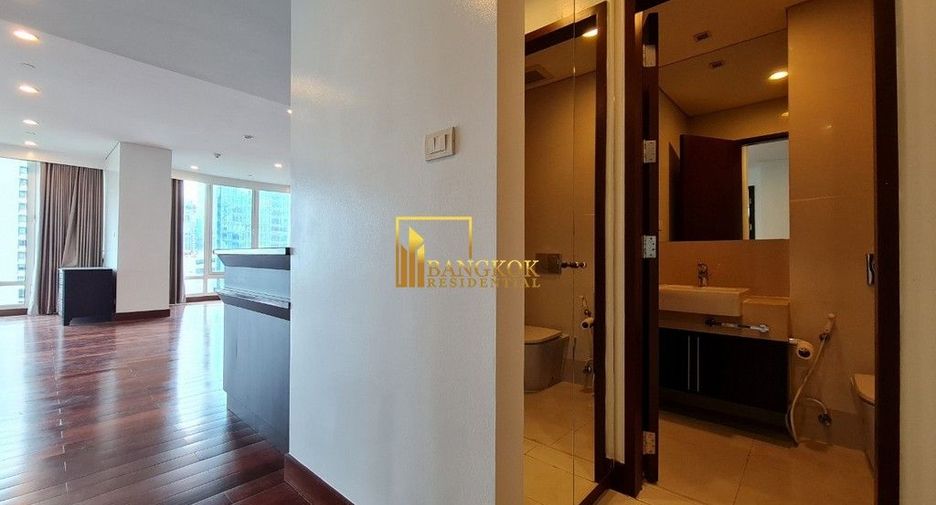 For rent 3 bedrooms condo in Pathum Wan, Bangkok