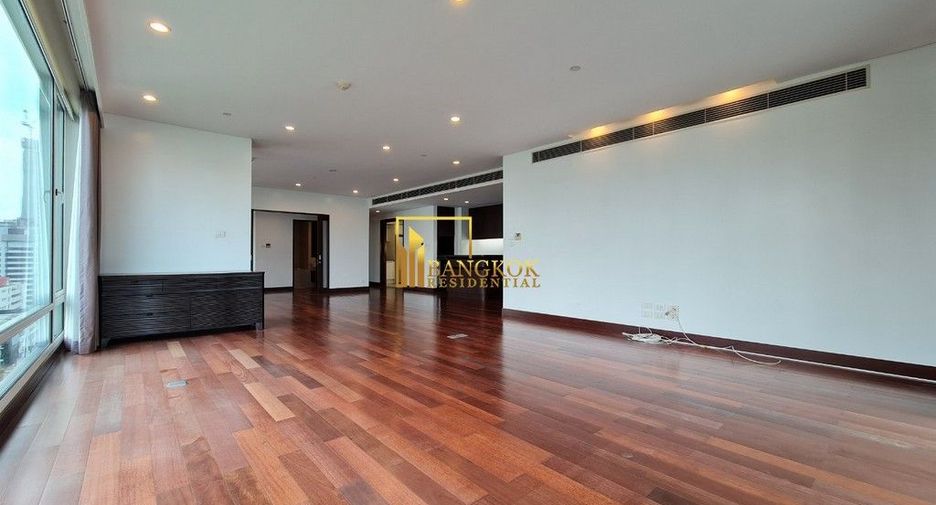 For rent 3 bedrooms condo in Pathum Wan, Bangkok