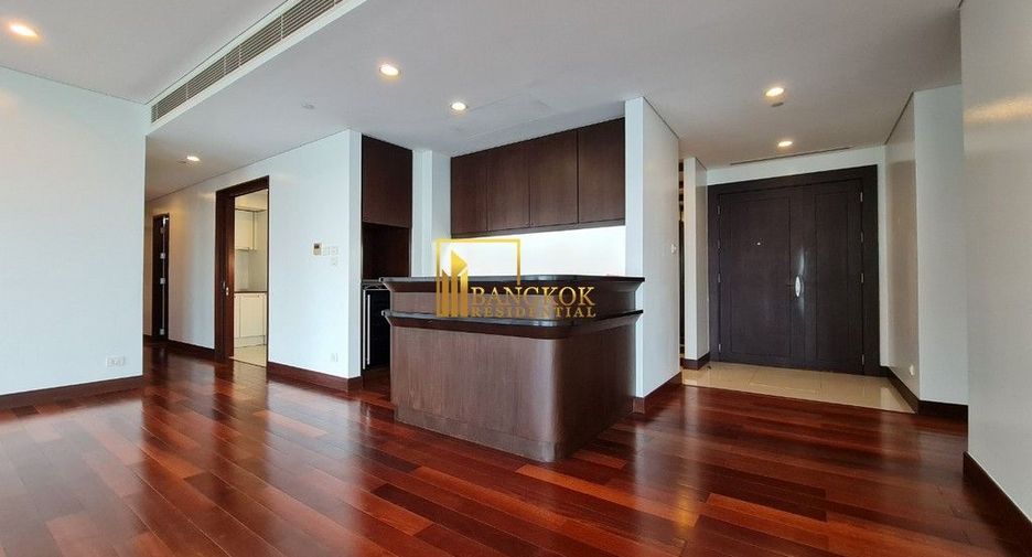For rent 3 bedrooms condo in Pathum Wan, Bangkok