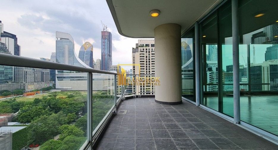 For rent 3 bedrooms condo in Pathum Wan, Bangkok