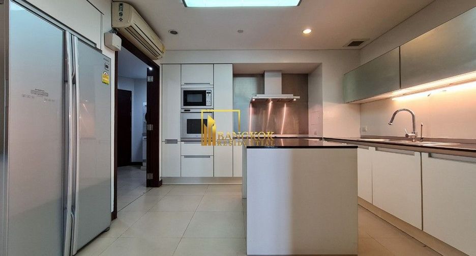 For rent 3 bedrooms condo in Pathum Wan, Bangkok