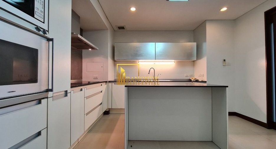 For rent 3 bedrooms condo in Pathum Wan, Bangkok