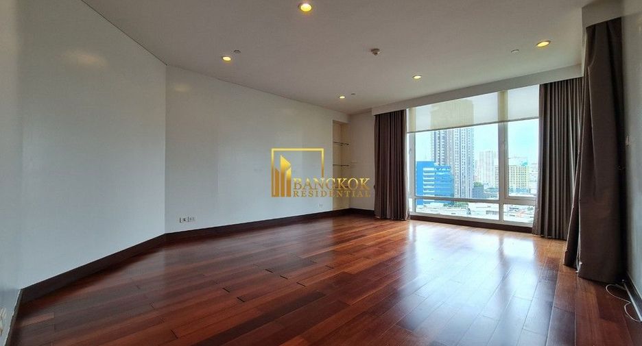 For rent 3 bedrooms condo in Pathum Wan, Bangkok