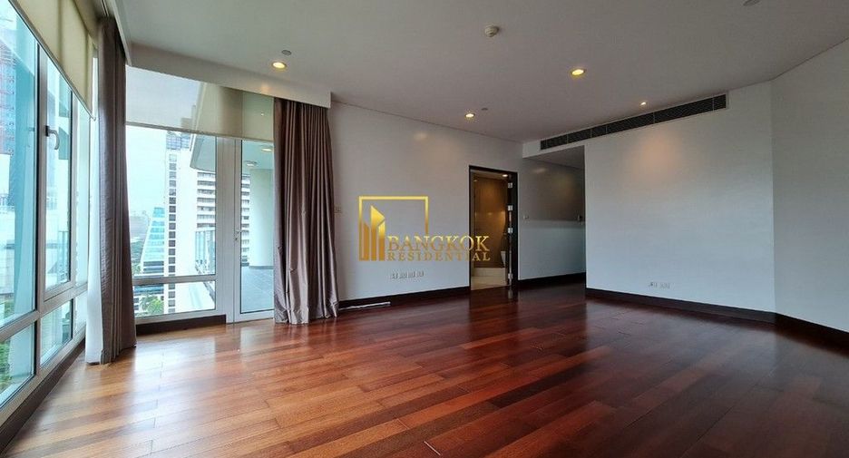 For rent 3 bedrooms condo in Pathum Wan, Bangkok