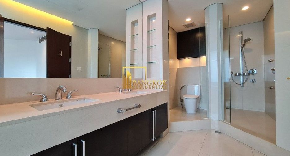For rent 3 bedrooms condo in Pathum Wan, Bangkok