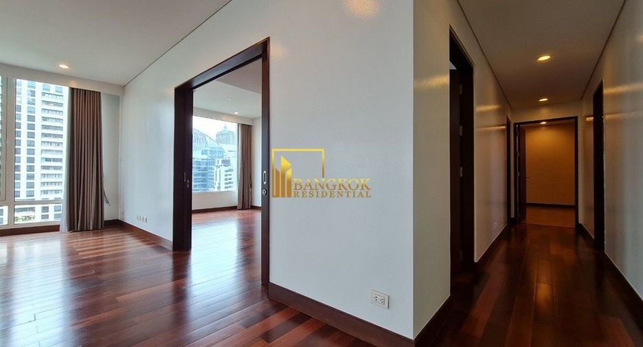 For rent 3 bedrooms condo in Pathum Wan, Bangkok