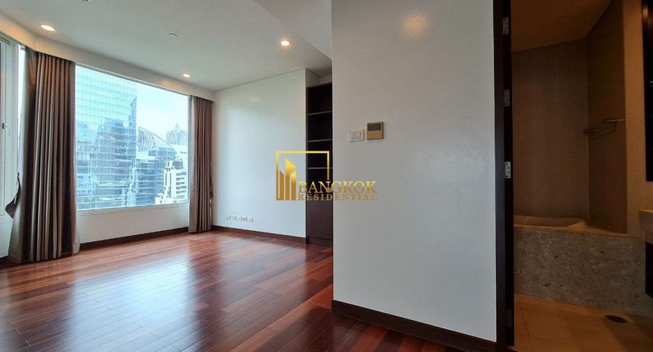 For rent 3 bedrooms condo in Pathum Wan, Bangkok