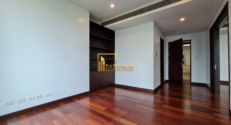 For rent 3 bedrooms condo in Pathum Wan, Bangkok