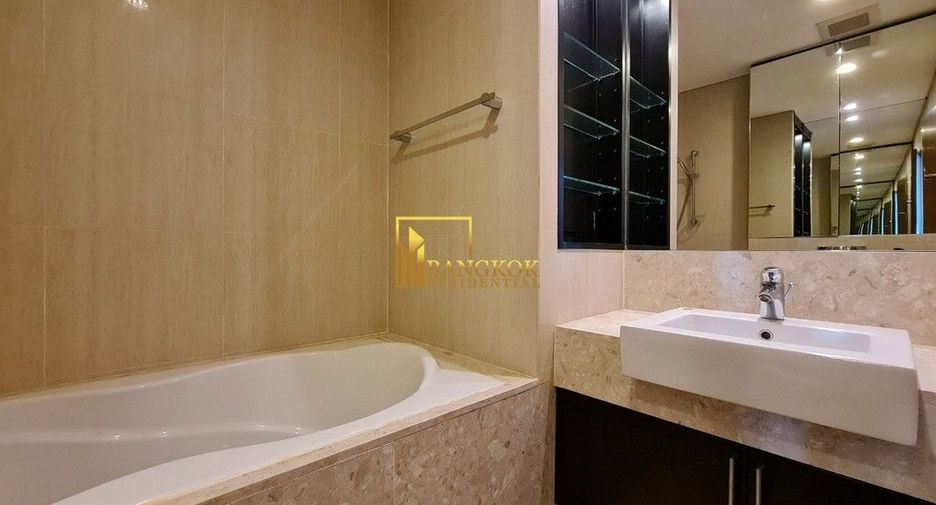 For rent 3 bedrooms condo in Pathum Wan, Bangkok