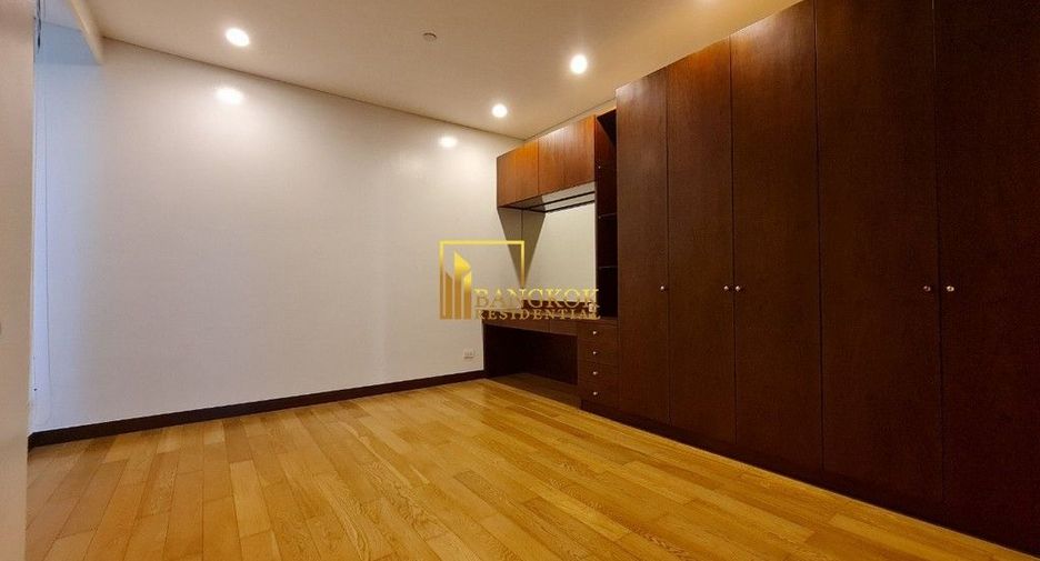 For rent 3 bedrooms condo in Pathum Wan, Bangkok