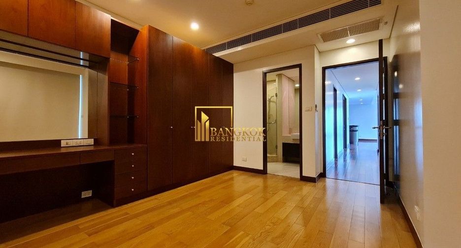 For rent 3 bedrooms condo in Pathum Wan, Bangkok