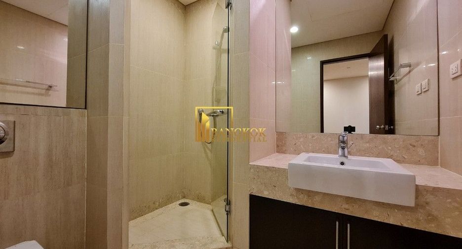 For rent 3 bedrooms condo in Pathum Wan, Bangkok