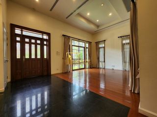 Haus zur Miete mit 4 Zimmer in Watthana, Bangkok