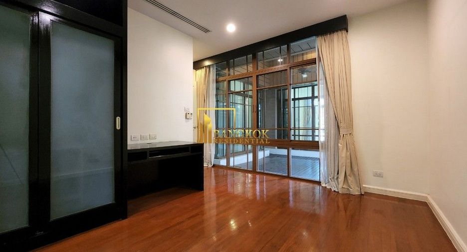À louer 4 chambres maison à Watthana, Bangkok