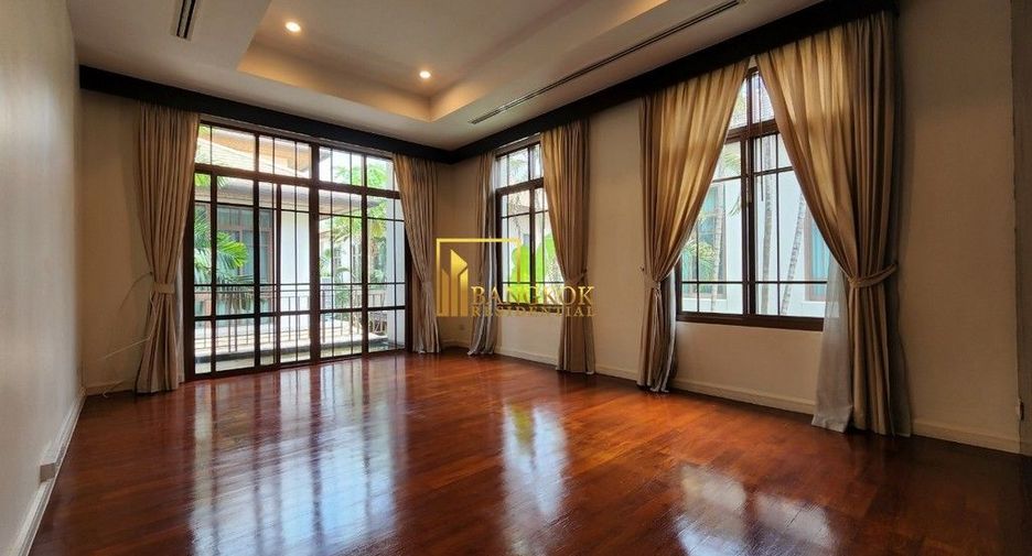 À louer 4 chambres maison à Watthana, Bangkok