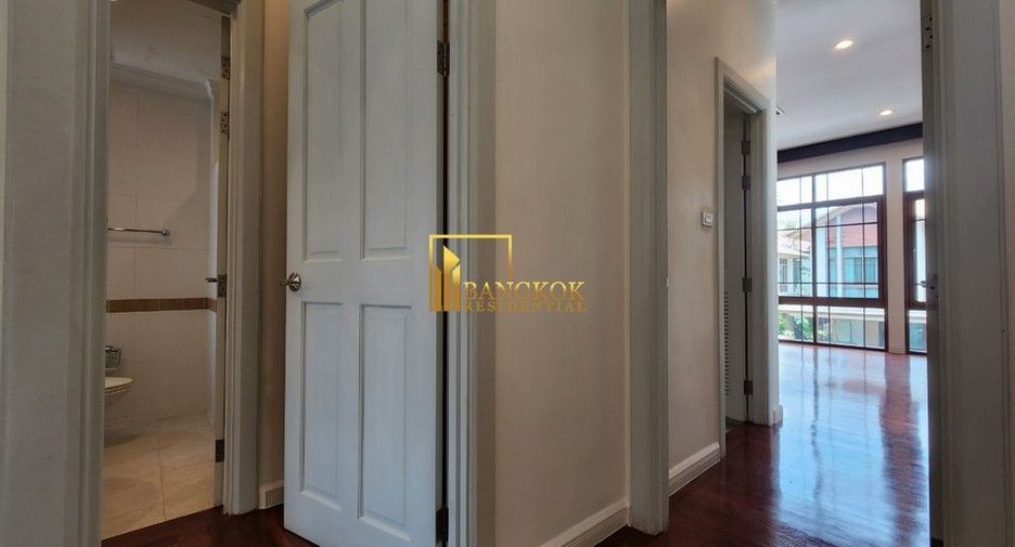 À louer 4 chambres maison à Watthana, Bangkok