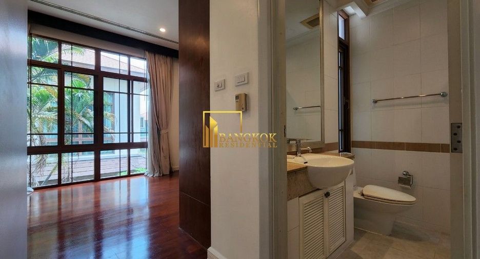À louer 4 chambres maison à Watthana, Bangkok