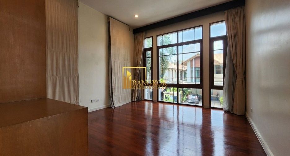 À louer 4 chambres maison à Watthana, Bangkok
