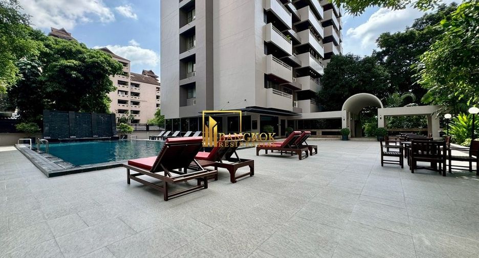 For rent 4 bedrooms apartment in Watthana, Bangkok