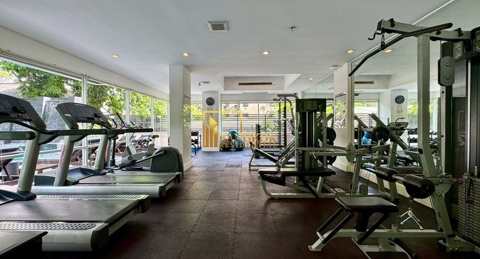For rent 4 bedrooms apartment in Watthana, Bangkok