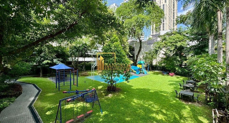 For rent 4 bedrooms apartment in Watthana, Bangkok