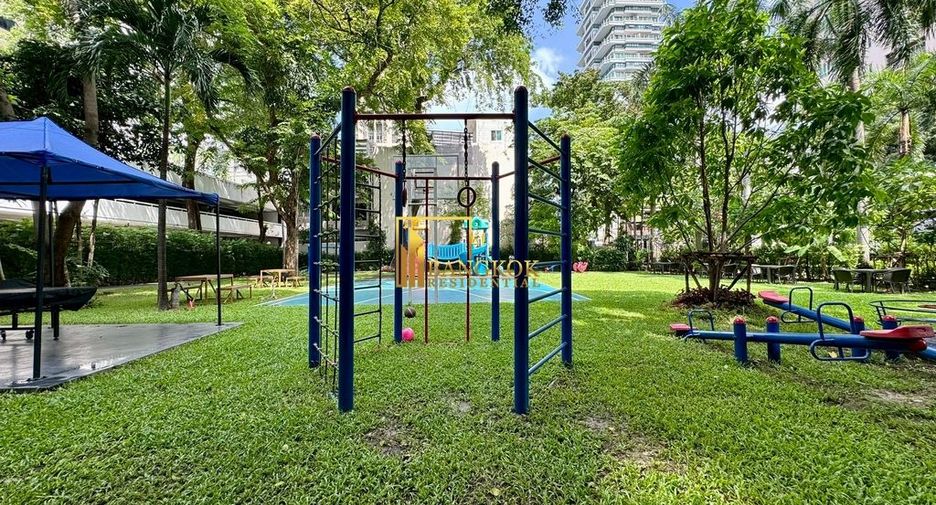 For rent 4 bedrooms apartment in Watthana, Bangkok