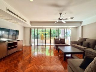 For rent 4 bedrooms apartment in Watthana, Bangkok