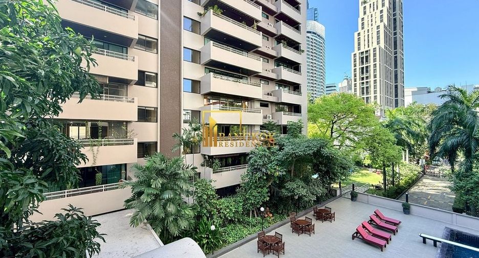For rent 4 bedrooms apartment in Watthana, Bangkok