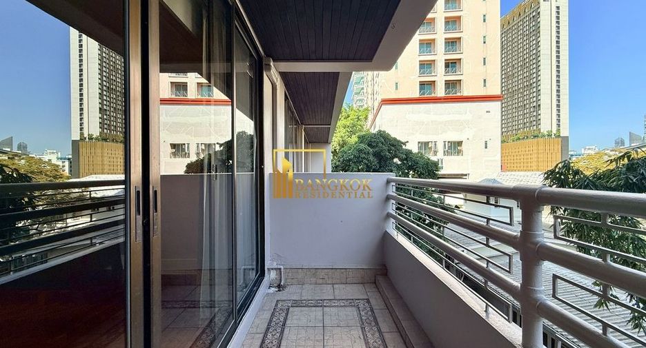 For rent 4 bedrooms apartment in Watthana, Bangkok