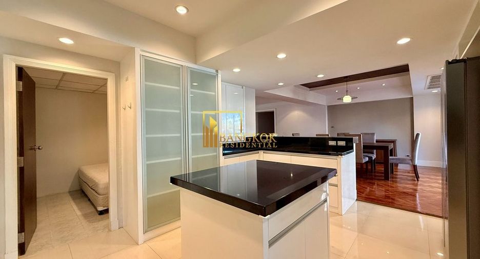 For rent 4 bedrooms apartment in Watthana, Bangkok