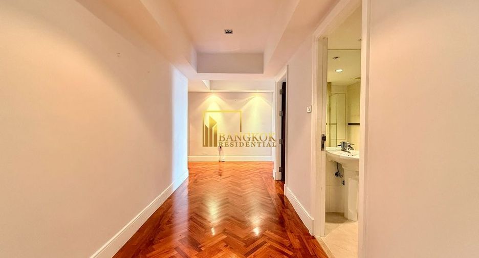 For rent 4 bedrooms apartment in Watthana, Bangkok