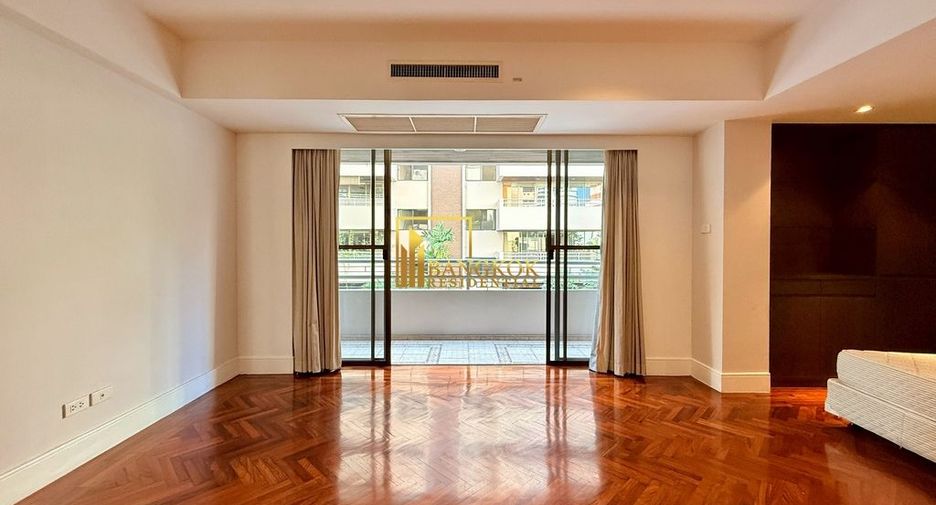 For rent 4 bedrooms apartment in Watthana, Bangkok