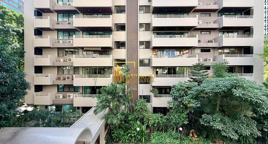 For rent 4 bedrooms apartment in Watthana, Bangkok