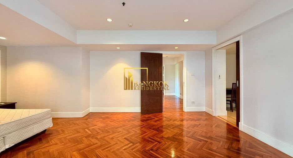 For rent 4 bedrooms apartment in Watthana, Bangkok