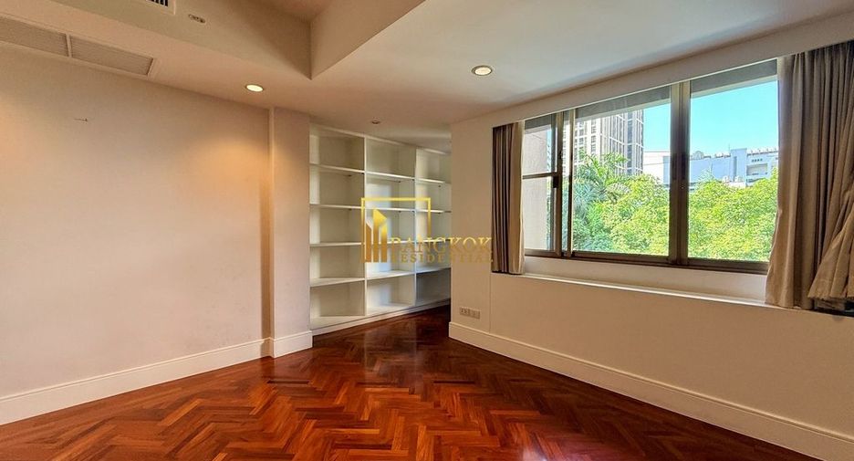 For rent 4 bedrooms apartment in Watthana, Bangkok