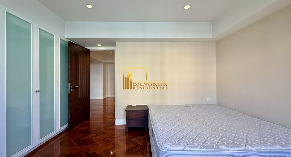 For rent 4 bedrooms apartment in Watthana, Bangkok