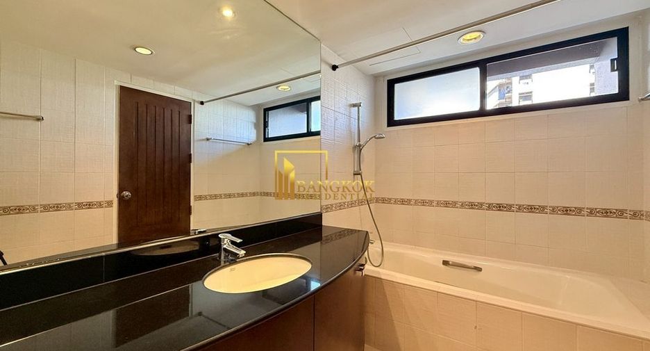 For rent 4 bedrooms apartment in Watthana, Bangkok