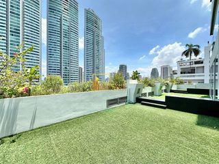 Apartamento con servicios en alquiler de 3 habitaciones en Khlong Toei, Bangkok