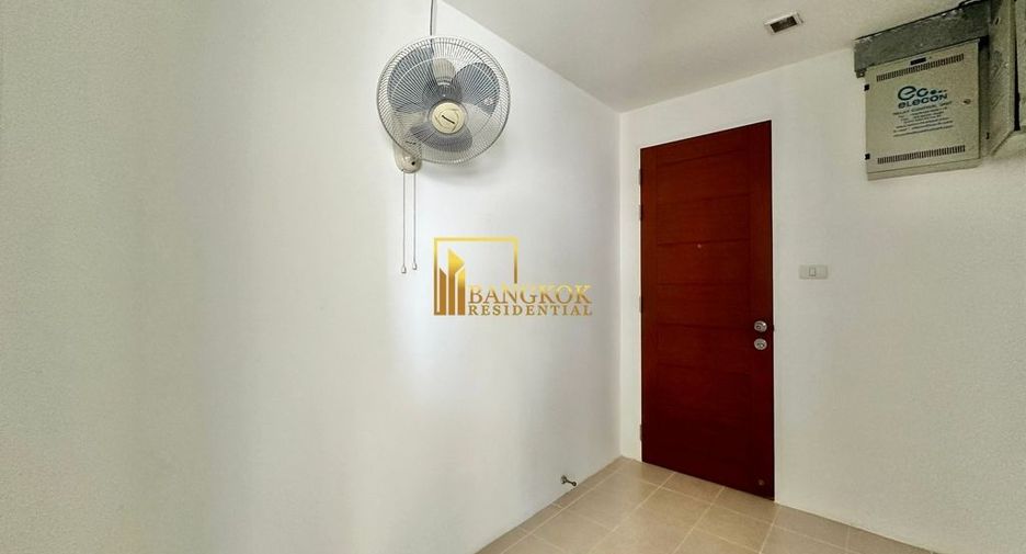 Apartamento con servicios en alquiler de 3 habitaciones en Khlong Toei, Bangkok