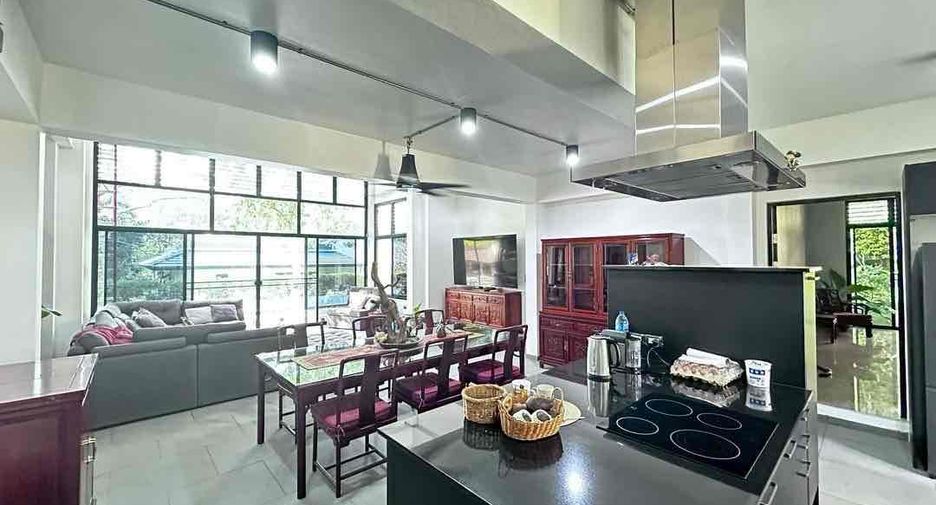 For sale 4 bedrooms villa in Sattahip, Chonburi