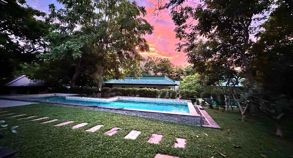 For sale 4 bedrooms villa in Sattahip, Chonburi