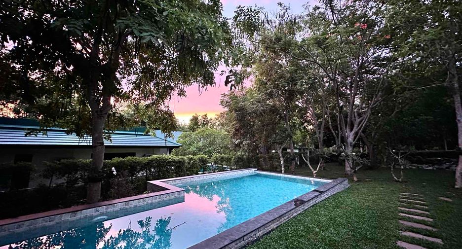 For sale 4 bedrooms villa in Sattahip, Chonburi
